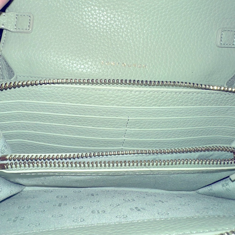 Tory Burch - Thea Flat Wallet Cross-Body - Garden Sage - Picture 2 of 5